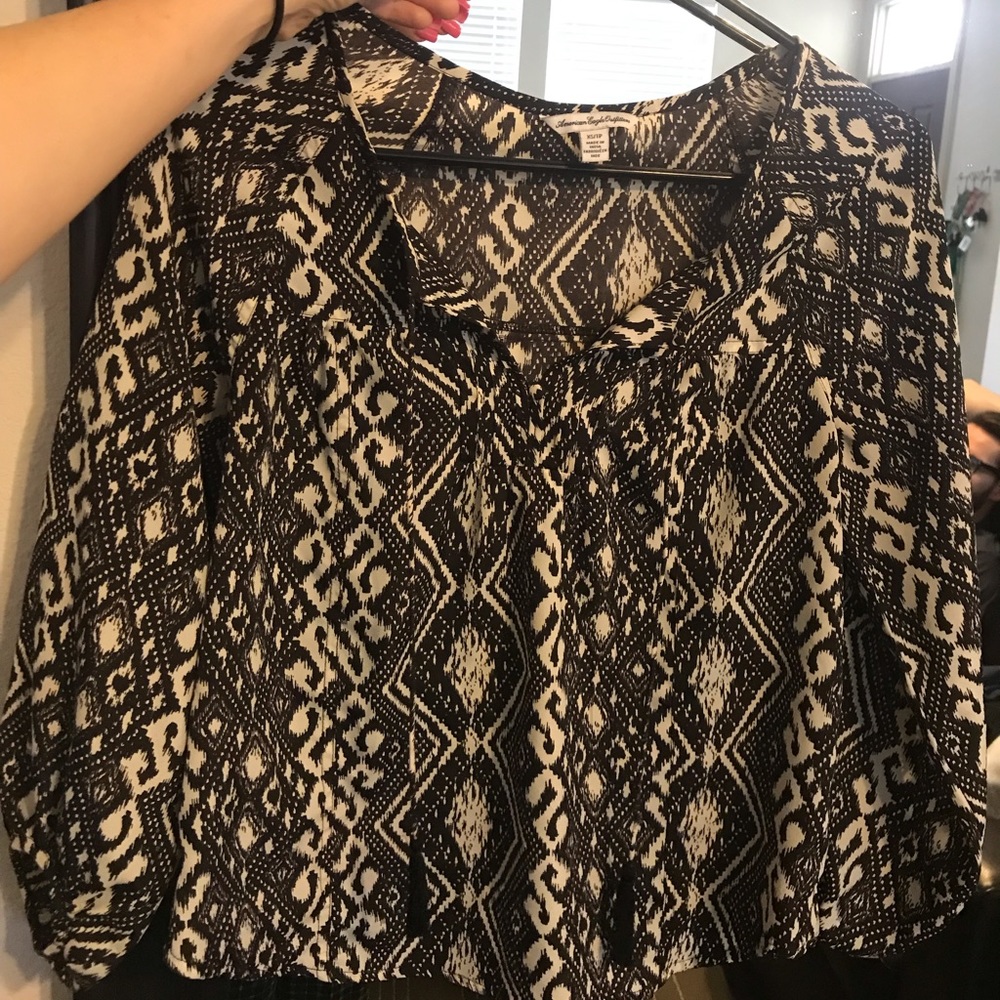 Black and white American Eagle blouse!!